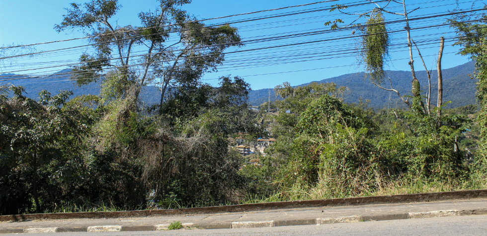 Terreno em Ilhabela na barra vista da rua
