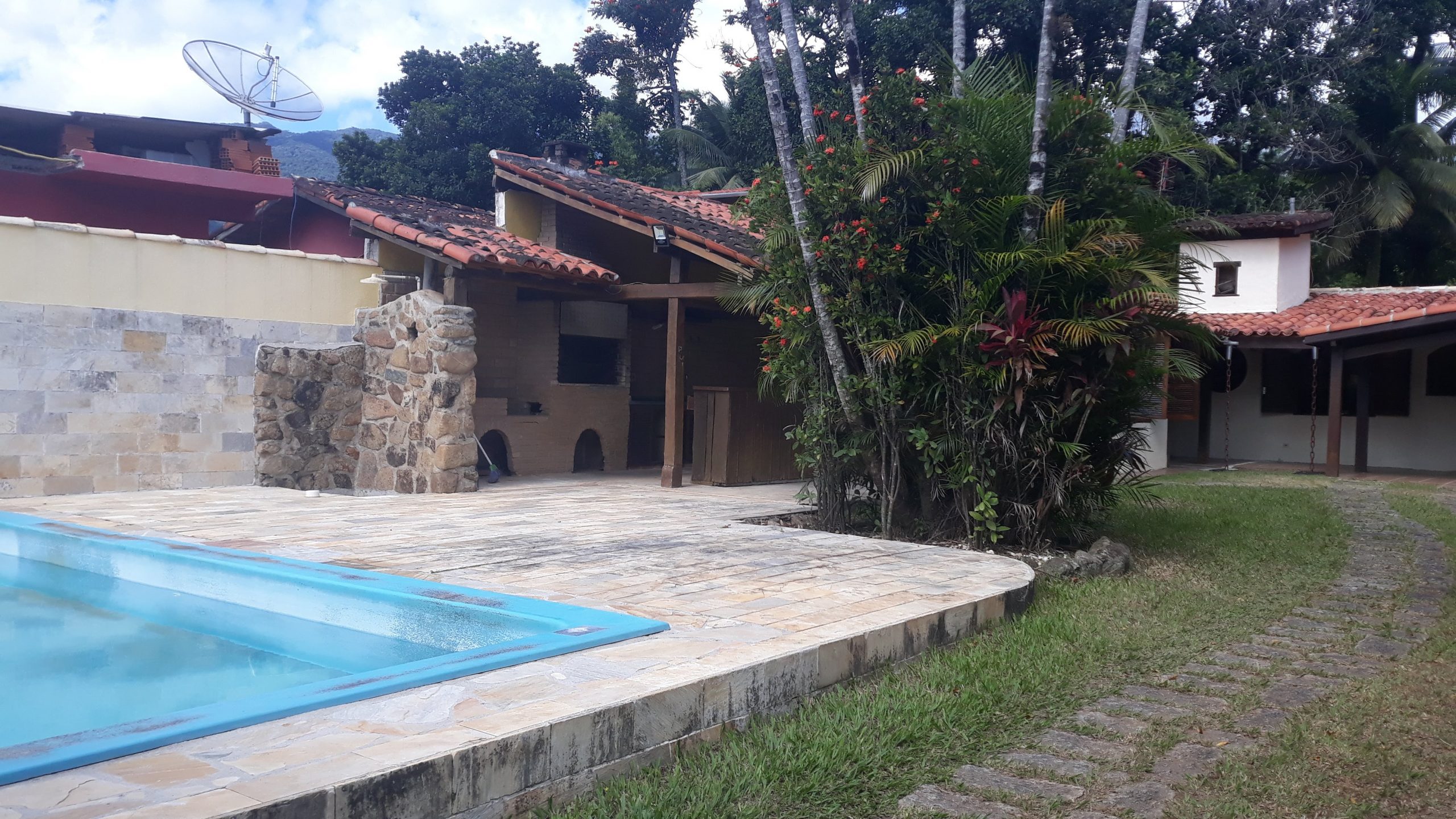Casa térrea com piscina Ilhabela-SP